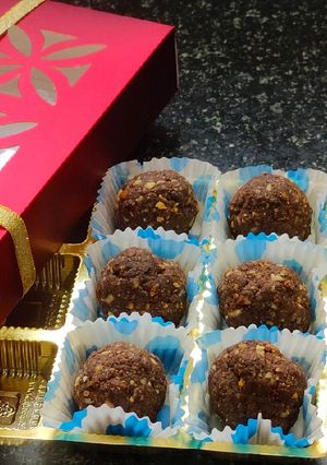 A picture of Chocolate Walnut Fudge Truffles.