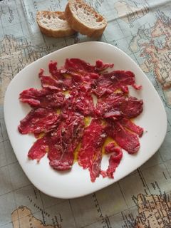 Una foto de Carpaccio de ternera