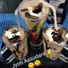 Oreo milk shake A picture of Oreo milk shake.