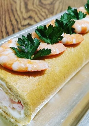 Una foto de Aperitivo brazo de gitano con gambas