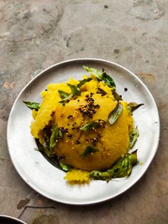 ধোকলা (Dhokla recipe in bengali) রেসিপির প্রধান ছবি