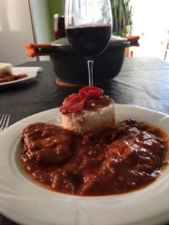 Una foto de Lomo fresco ibérico 🐖con tomate 🍅, pimientos 🌶 y arroz 🍚