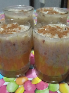 Una foto de Arroz con leche, mango y almendras