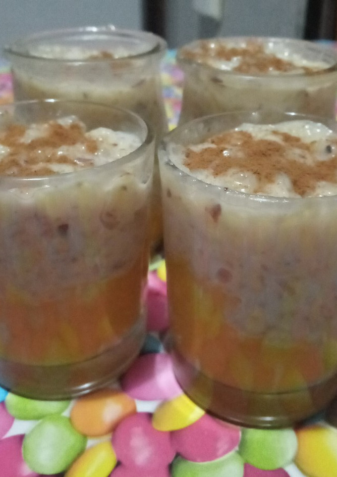 Una foto de Arroz con leche, mango y almendras