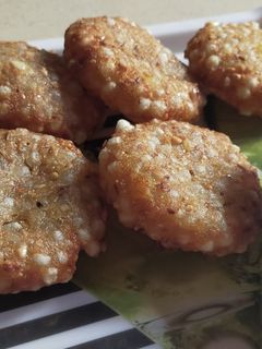 साबुदाणा वडा (sabudana vada recipe in marathi) रेसिपी चे मुख्य फोटो
