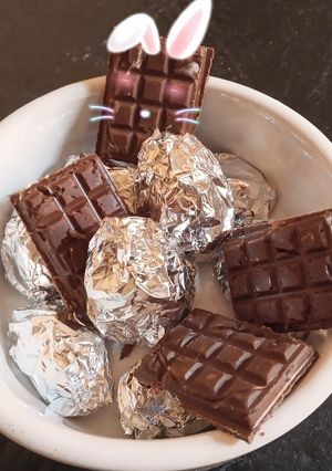 Una foto de Huevitos de Pascua tipo bombones rellenos con pasta de maní