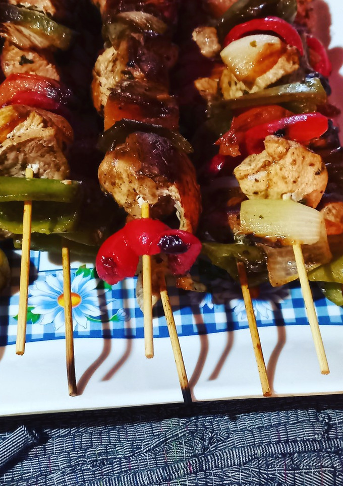 Una foto de Brochetas de pollo 🍗🍗🍗