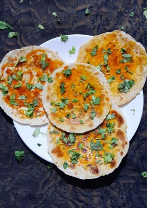 કરારી રોટી (Karari Roti Recipe In Gujarati) રેસીપી મુખ્ય ફોટો