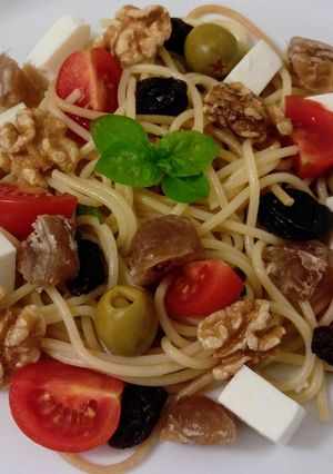 Una foto de Ensalada de espaguetis con marrón glacé