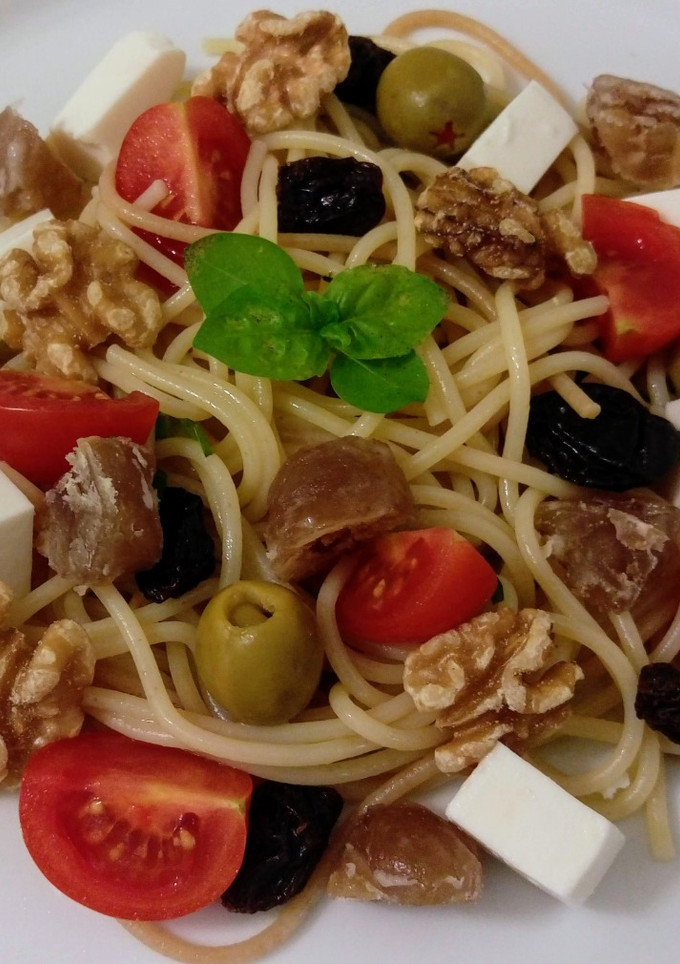 Una foto de Ensalada de espaguetis con marrón glacé