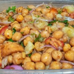 A picture of Spicy chana Chaat.