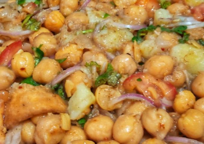 Spicy chana Chaat Recipe by Somi Ali - Cookpad