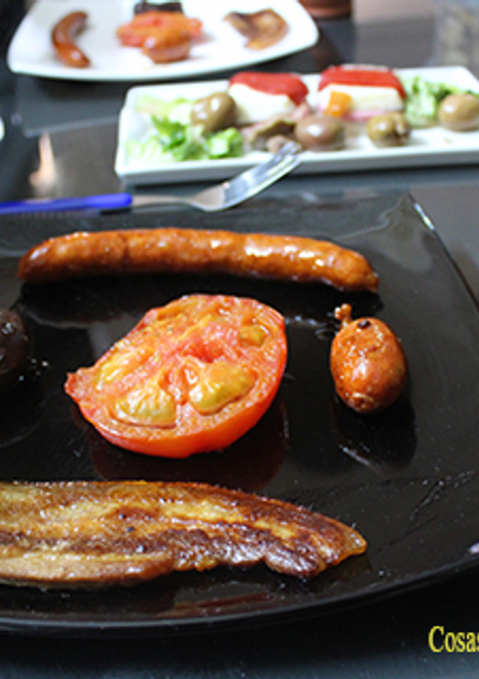 Una foto de Chorizo, morcilla y tocino