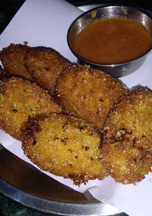 A picture of Beaten rice kurmure starter.