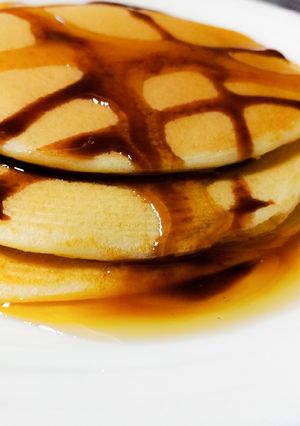 Una foto de Tortitas con miel y sirope de chocolate