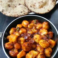 A picture of Achaari Kela.