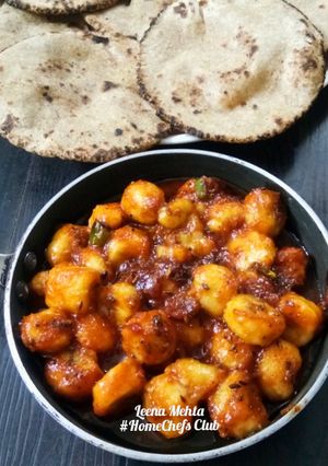 A picture of Achaari Kela.