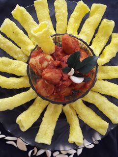 કાઠિયાવાડી લસણીયા કેળા બટેટા(kathiyawadi lasaniya kela bateta Recipe In Gujarati) રેસીપી મુખ્ય ફોટો