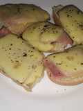 Tostadas de pan con jamón y queso