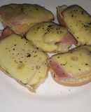 Tostadas de pan con jamón y queso
