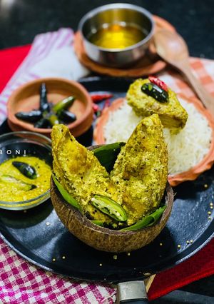 A picture of Ilish Macher Sorse Jhal.