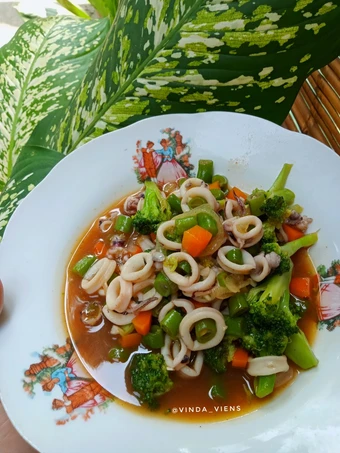 Langkah Gampang Menyiapkan Resep Brokoli Cumi Saus Tiram yang Lezat Sekali Anti Ribet, Lezat Sekali