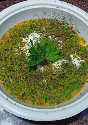 A picture of Methi matar malai.