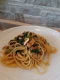 Spaghetti con biete e tonno