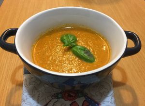 Una foto de *Crema de tomate albahaca | Método Grez*