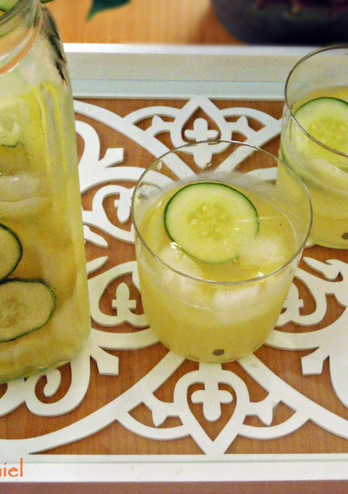 Una foto de Limonada con pepino y miel