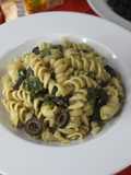 Pasta con Aguacate y Albahaca