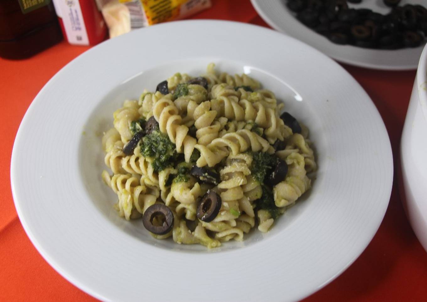 Pasta con Aguacate y Albahaca