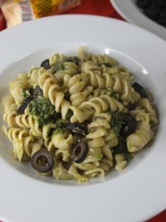 Una foto de Pasta con Aguacate y Albahaca