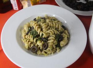 Una foto de Pasta con Aguacate y Albahaca