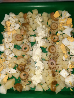 Una foto de Ensalada de papas, huevo y queso crema