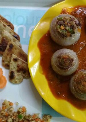 A picture of Stuffed onion curry.