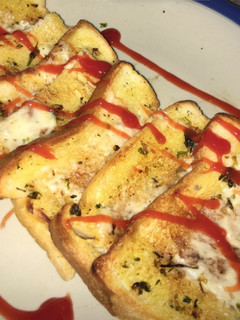 A picture of Garlic bread 🍞.