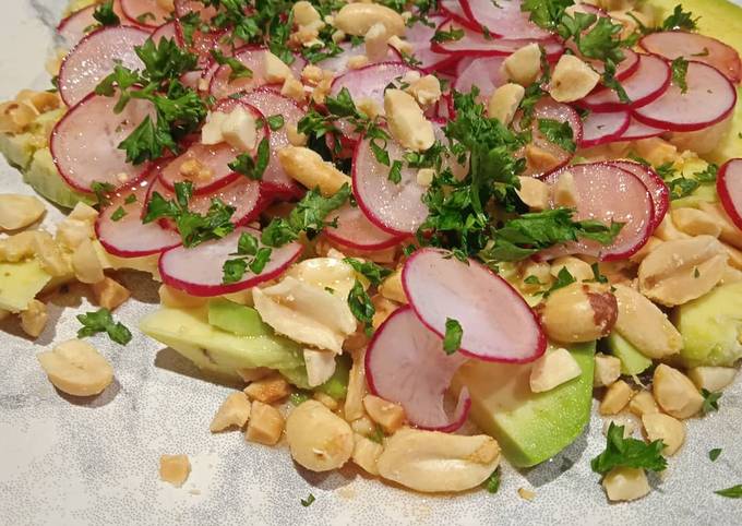 Salade slaai (avocat, radis, cacahuètes)