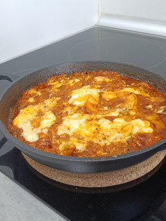 Una foto de Paella individual de marisco con costra de alioli 🥘🥘🦞