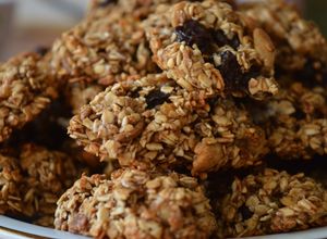 Una foto de Galletas de avena, miel y granola