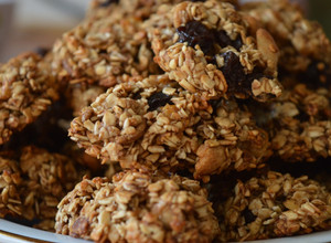Una foto de Galletas de avena, miel y granola