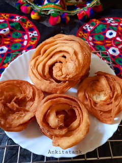 કચ્છી પકવાન (Kutchi Pakwan Recipe In Gujarati) રેસીપી મુખ્ય ફોટો