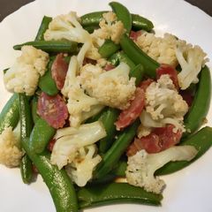 A picture of Peas in Chinese Sausage.