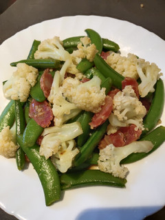 A picture of Peas in Chinese Sausage.