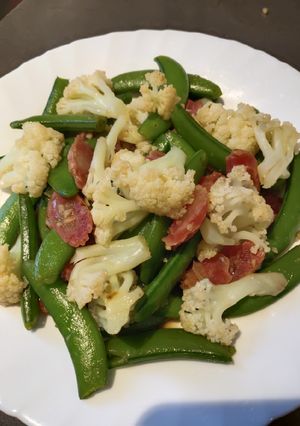 A picture of Peas in Chinese Sausage.