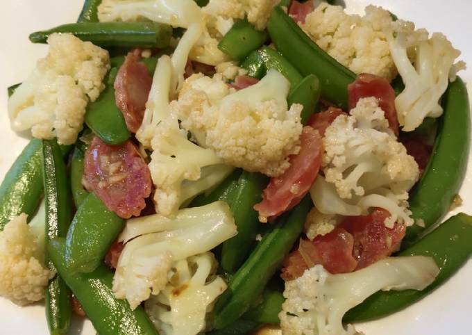 Simple Way to Prepare Award-winning Peas in Chinese Sausage