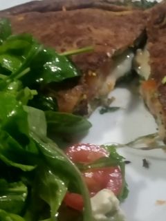 Una foto de Omelette de hojas de rábanitos