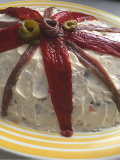 Una foto de Ensaladilla, fresquita y rápida con verduras al vapor