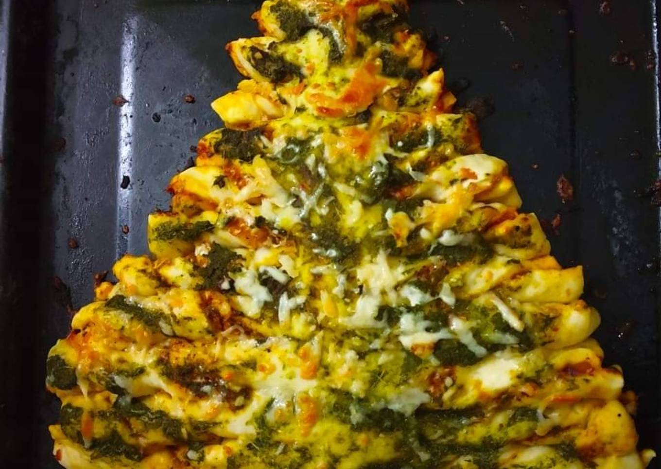 Christmas bread stuffed with spinach and cheese