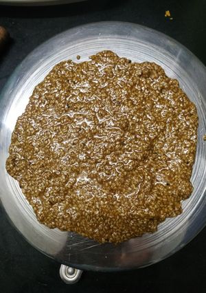 तिल पापड़ी (Til papdi recipe in Hindi) रेसिपी मुख्य फोटो